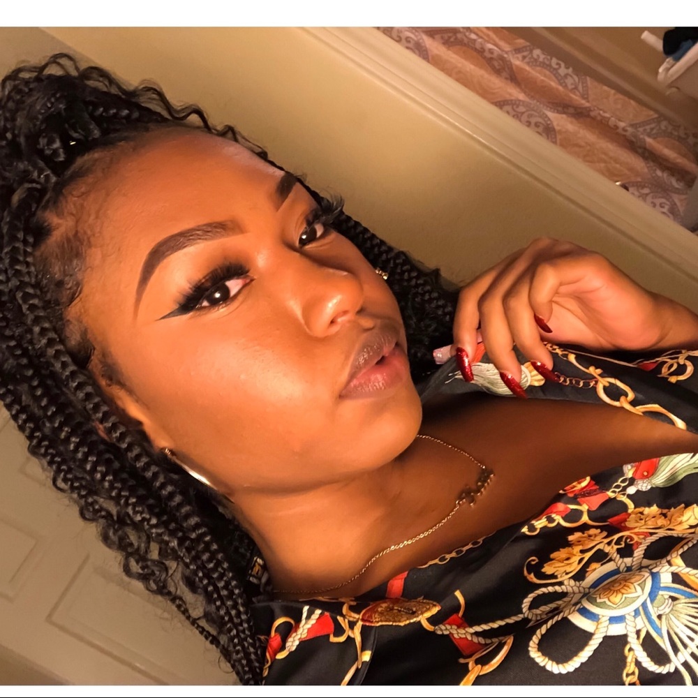 Meet your Posher, Jasmine